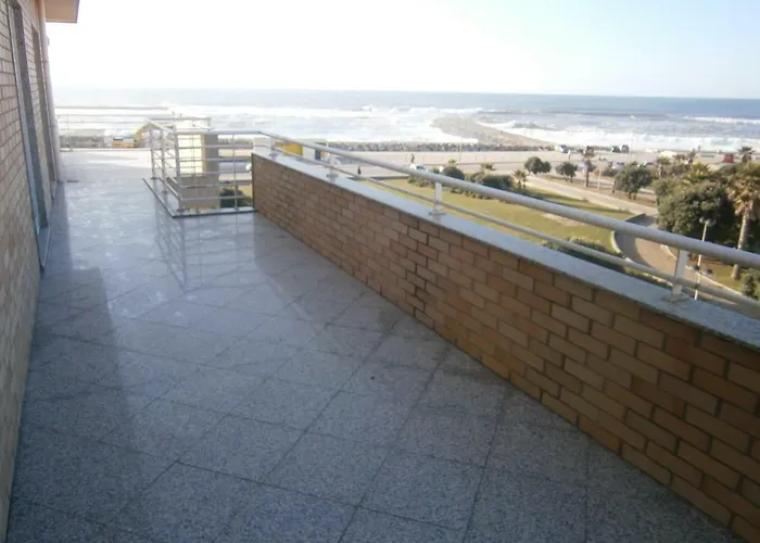 Sun, Sky And Sea Daire