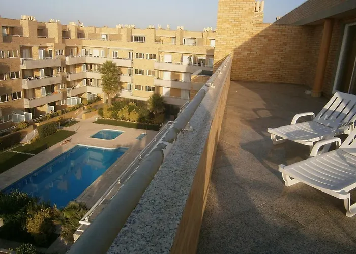 Sun, Sky And Sea Daire