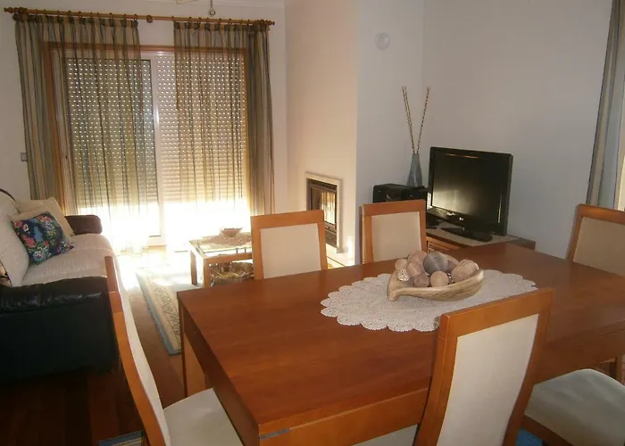 Sun, Sky And Sea Daire