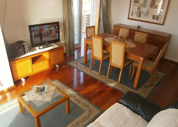 Sun, Sky And Sea Daire