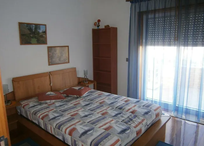 Sun, Sky And Sea Daire